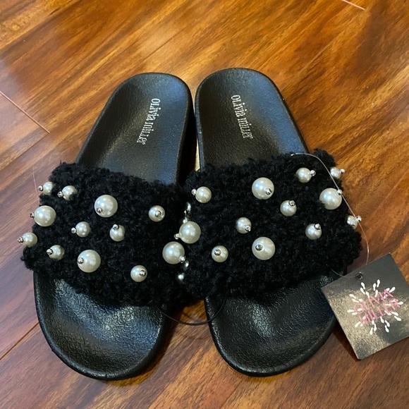 Olivia Miller Black Slides with Pearl Accents in size 7 - Picture 1 of 7